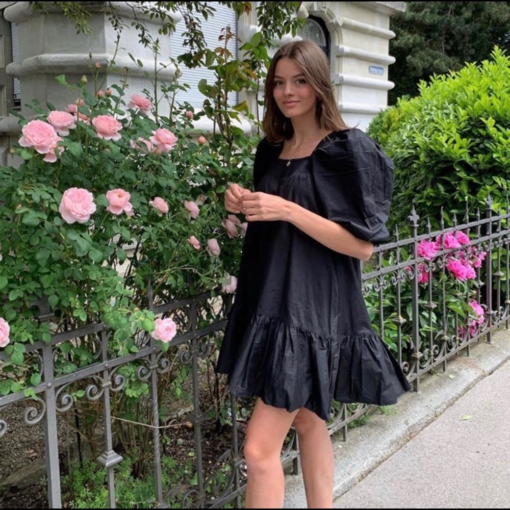 H&M black puffy sleeve blogger dress